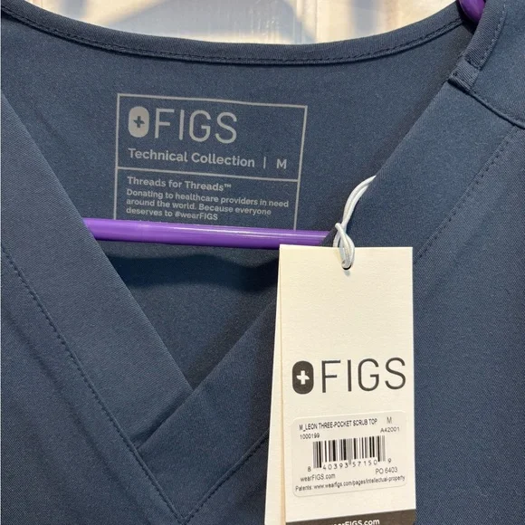 NWT Figs Leon 3 pocket Scrub Top Dark Harbor - Picture 2 of 4